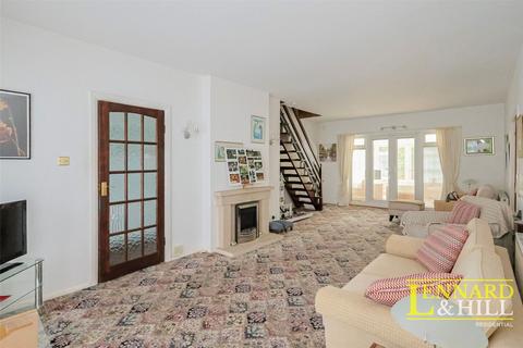 4 bedroom detached house for sale, Long Lane, Grays RM16