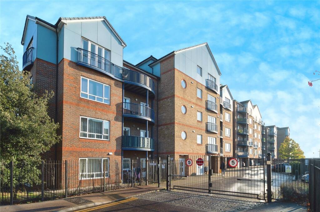 2 bed flat for sale Argent Street, Grays RM17