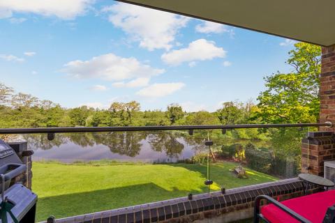 Vale Road, Weybridge, KT13