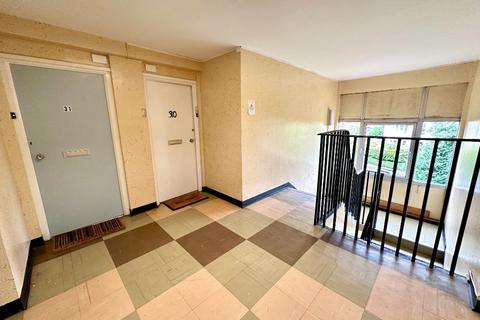 2 bedroom flat to rent, Woodrow Road, Pollokshields, Glasgow, G41