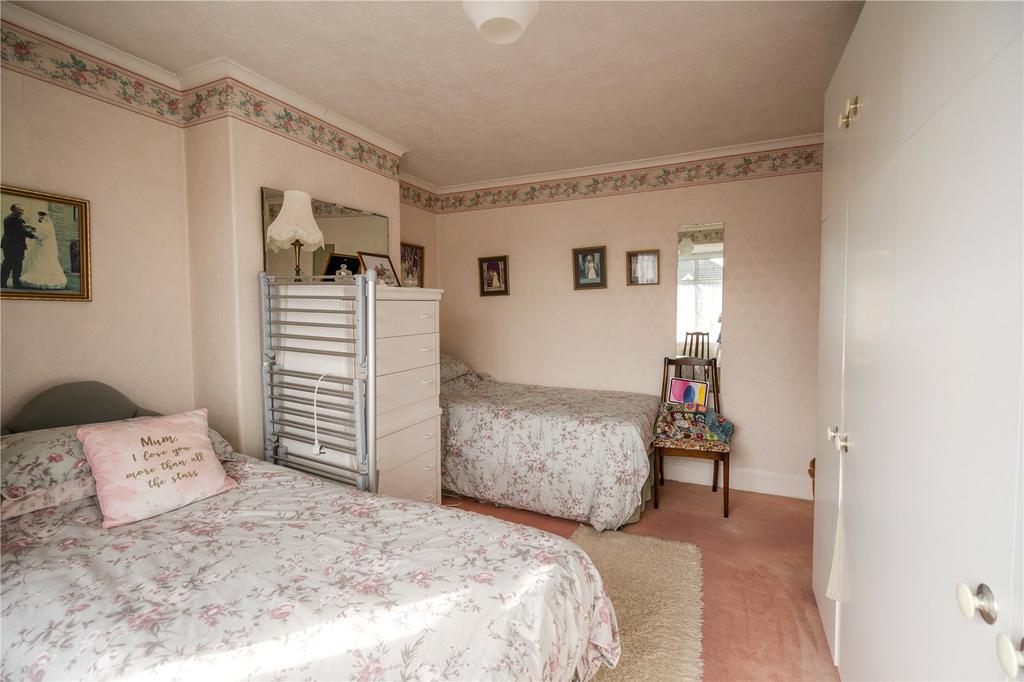 Bedroom 1 (2)