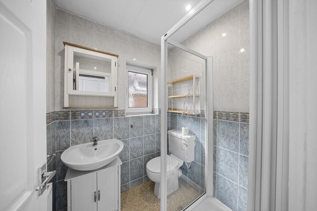 Bedroom 2 en-suite