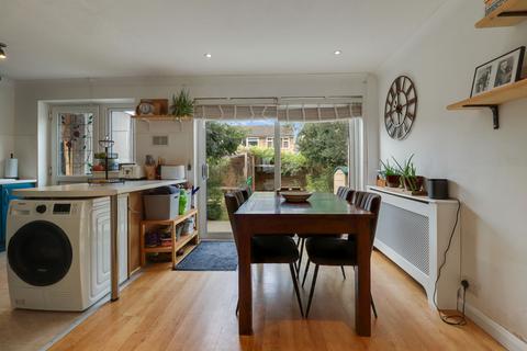 73 Foxwarren, Claygate, Esher, KT10 0LA