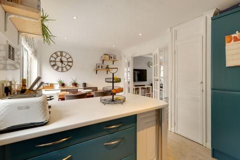 73 Foxwarren, Claygate, Esher, KT10 0LA