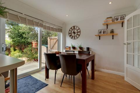 73 Foxwarren, Claygate, Esher, KT10 0LA