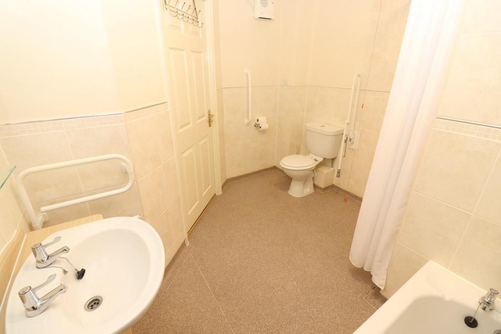 Bath/Shower Room/w.c