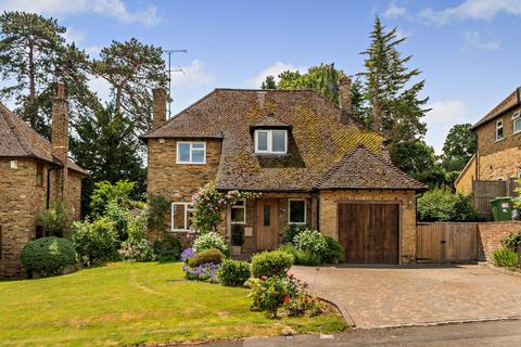 St. James Close, Pangbourne, Berkshire