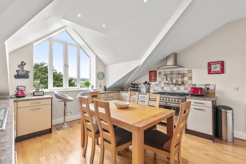 3 bedroom flat for sale, Crossbeck Road, Ilkley, West Yorkshire, LS29