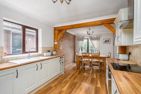 4 bedroom link detached house for sale, Holmpton Road, Withernsea