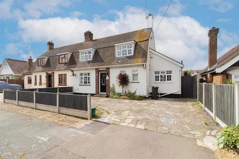 Brackendale Avenue, Basildon SS13