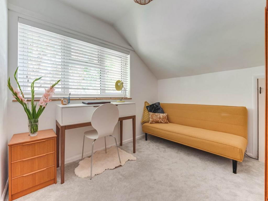 Bedroom 2 (2)