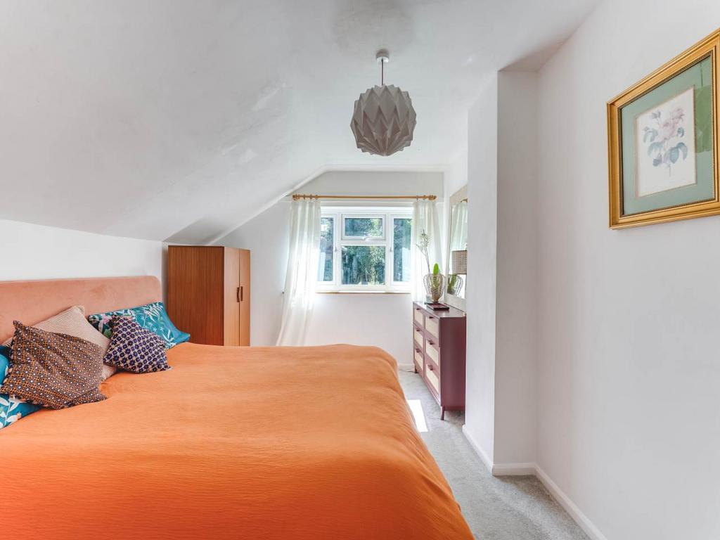 Master Bedroom (2)