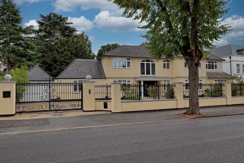 6 bedroom detached house for sale, Woodlands Avenue, Hornchurch, RM11