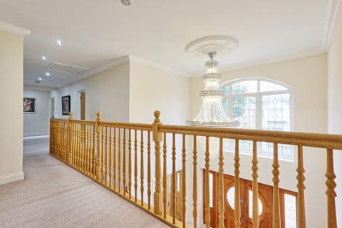 6 bedroom detached house for sale, Woodlands Avenue, Hornchurch, RM11