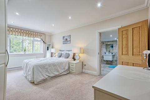 6 bedroom detached house for sale, Woodlands Avenue, Hornchurch, RM11