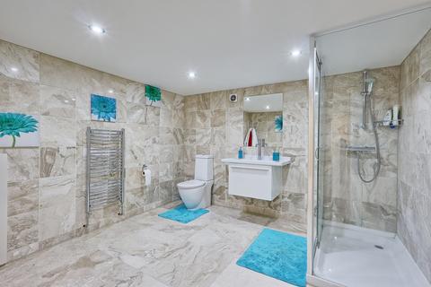 6 bedroom detached house for sale, Woodlands Avenue, Hornchurch, RM11