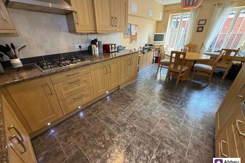 4 bedroom end of terrace house for sale, Oakwood Road, Leicester, LE4