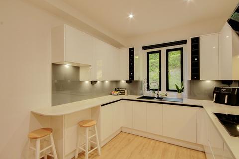 3 bedroom ground floor flat for sale, Chapel Heights, Bolnore Road, RH16