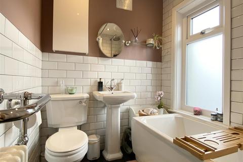 3 bedroom semi-detached house for sale, Sunwood Terrace, Halifax