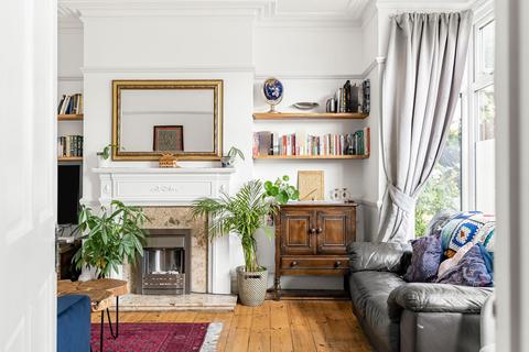 3 bedroom terraced house to rent, McLeod Road, London, SE2
