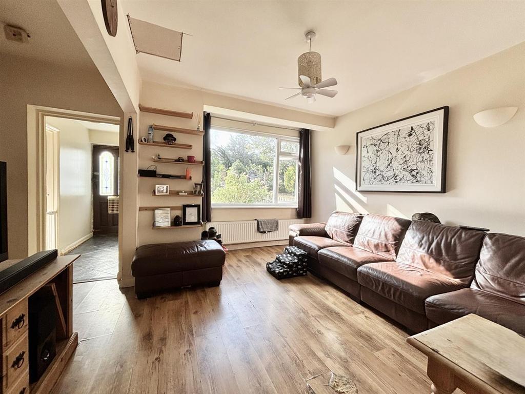 Living room 3.jpg