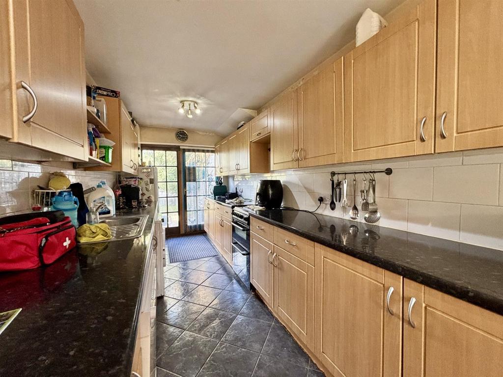Kitchen 1.jpg