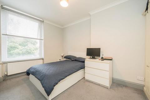 3 bedroom flat for sale, Barrowgate Road, London W4