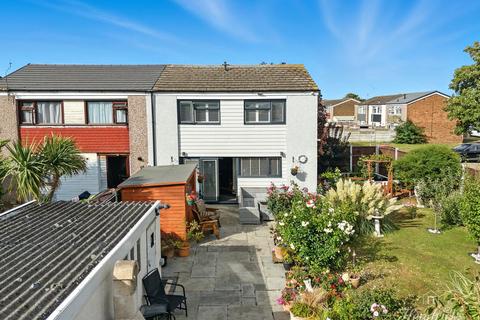 3 bedroom end of terrace house for sale, First Avenue, Canvey Island, SS8 9