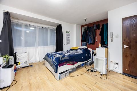 13 York Close, London, E6 5QN