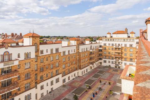 2 bedroom flat for sale, Sea Road, Bournemouth BH5