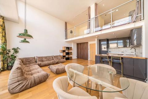 2 bedroom flat for sale, King Edward's Road, London E9