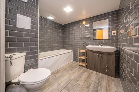 2 bedroom flat for sale, King Edward's Road, London E9