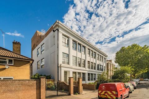 2 bedroom flat for sale, King Edward's Road, London E9
