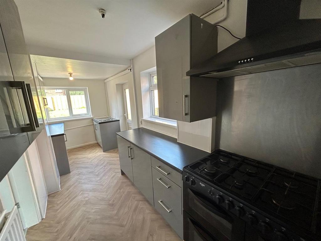 Kitchen 2.jpg