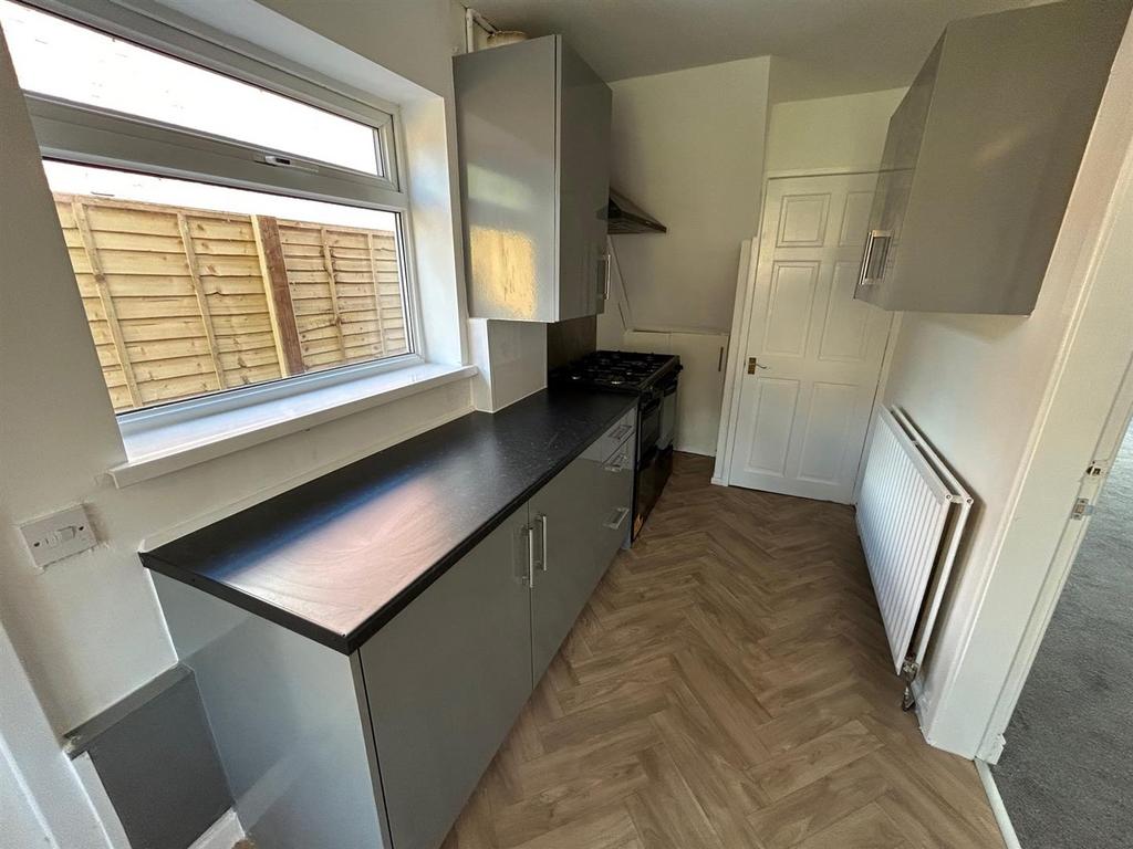 Kitchen 1.jpg