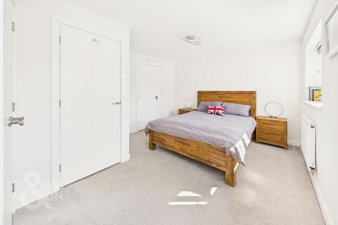 11 Buckingham Close, Carbrooke, Thetford, IP25 6WL