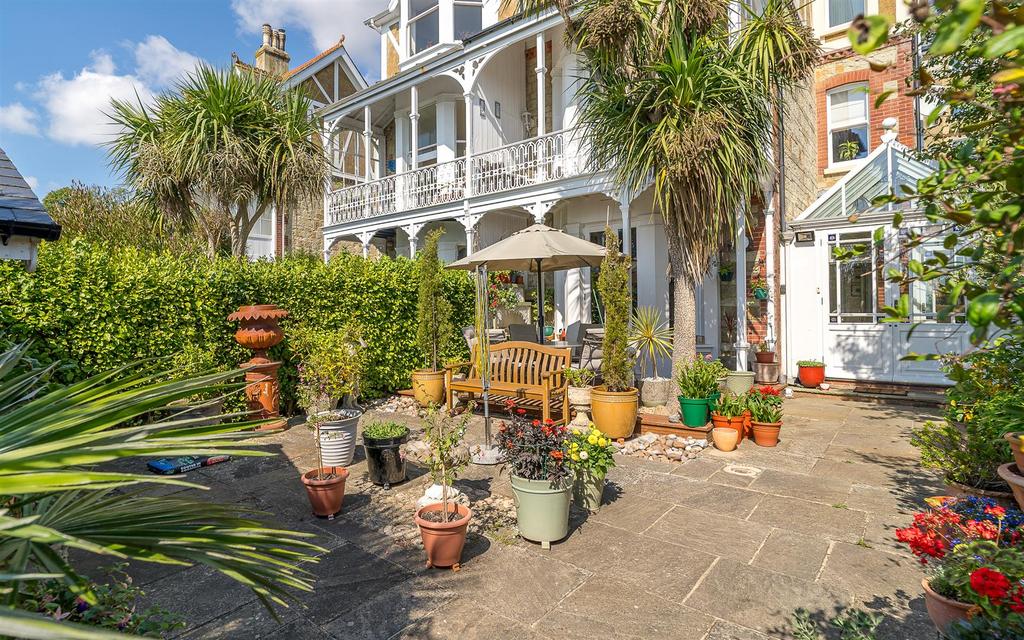 Front   Paved Garden