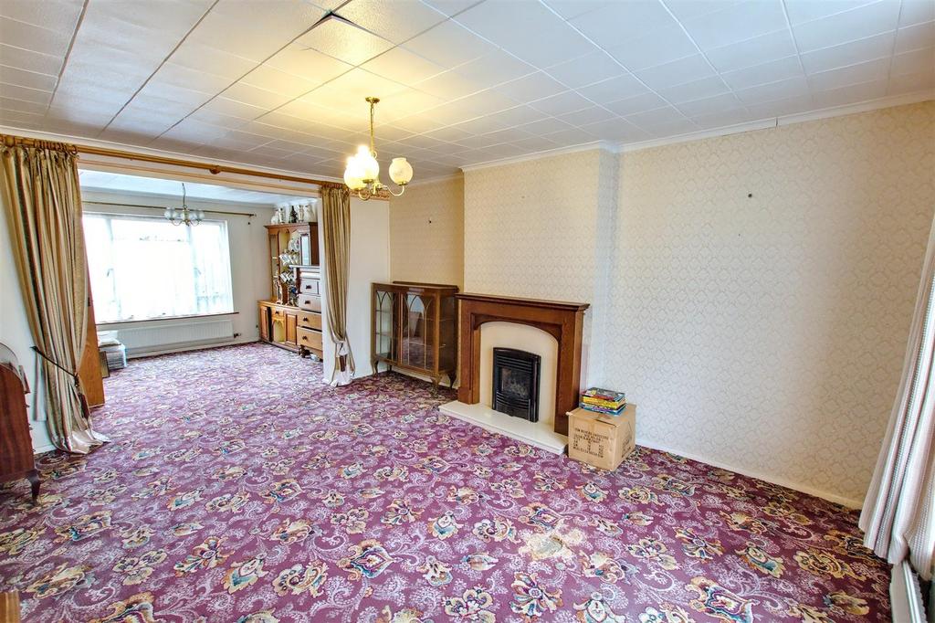 Lounge/Dining
