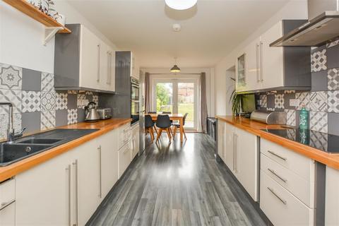 5 bedroom semi-detached house for sale, Larchwood Gardens, Pilgrims Hatch, Brentwood