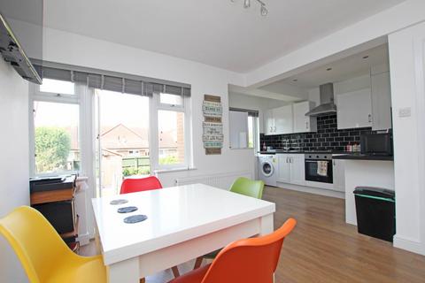 3 bedroom end of terrace house for sale, Queens Road, Eastbourne, BN23 6JT