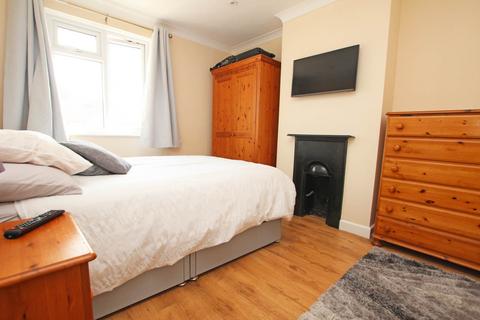 3 bedroom end of terrace house for sale, Queens Road, Eastbourne, BN23 6JT