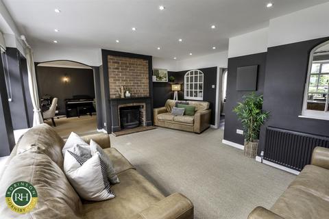 5 bedroom detached house for sale, Bawtry Road, Bessacarr, Doncaster