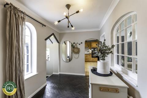 5 bedroom detached house for sale, Bawtry Road, Bessacarr, Doncaster