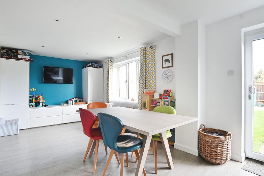 Kitchen/dining/family room