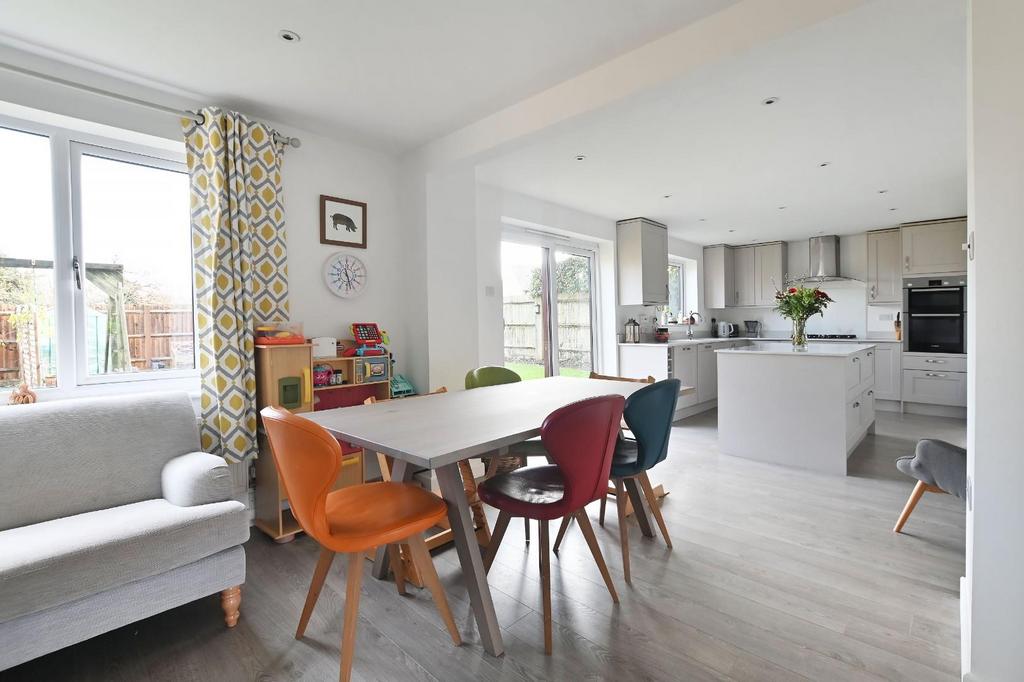 Kitchen/dining/family room