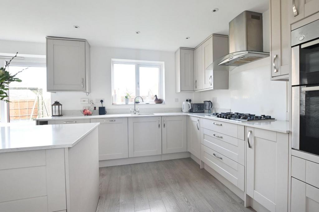 Kitchen/dining/family room