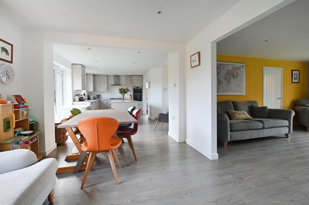 Kitchen/dining/family room