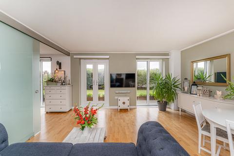 2 bedroom flat for sale, Naxos Building, Canary Wharf E14