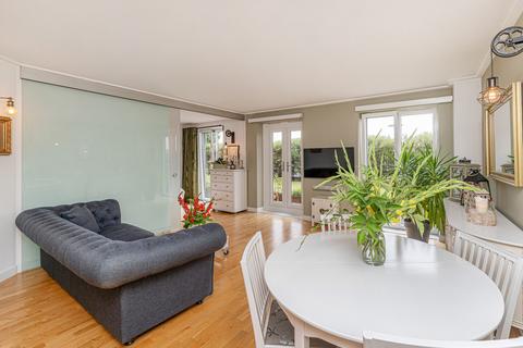 2 bedroom flat for sale, Naxos Building, Canary Wharf E14