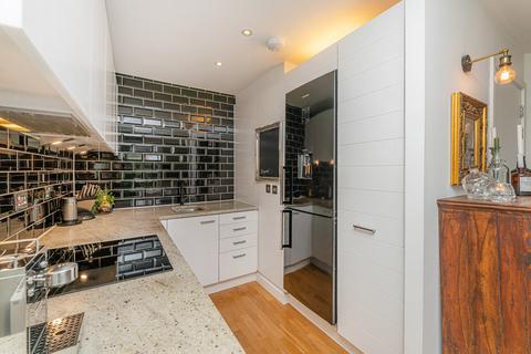 2 bedroom flat for sale, Naxos Building, Canary Wharf E14